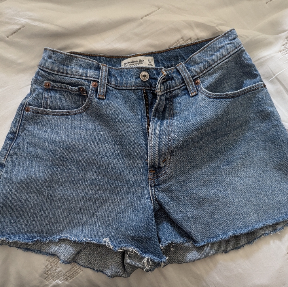 Abercrombie Curve Love The 90s Relaxed Cutoff Short High Rise